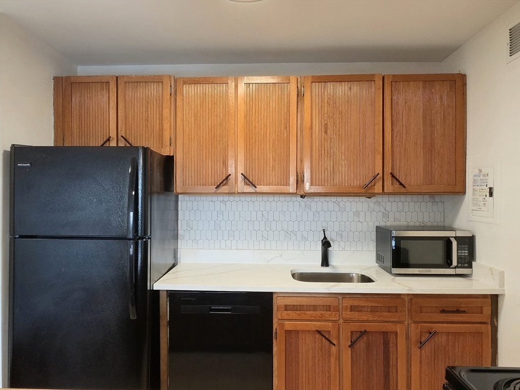 1105 Massachusetts Ave # 6A