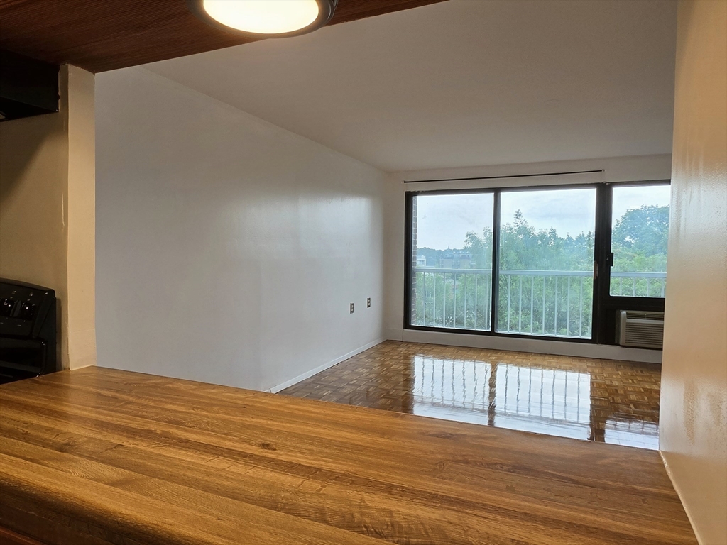 1105 Massachusetts Ave # 6A