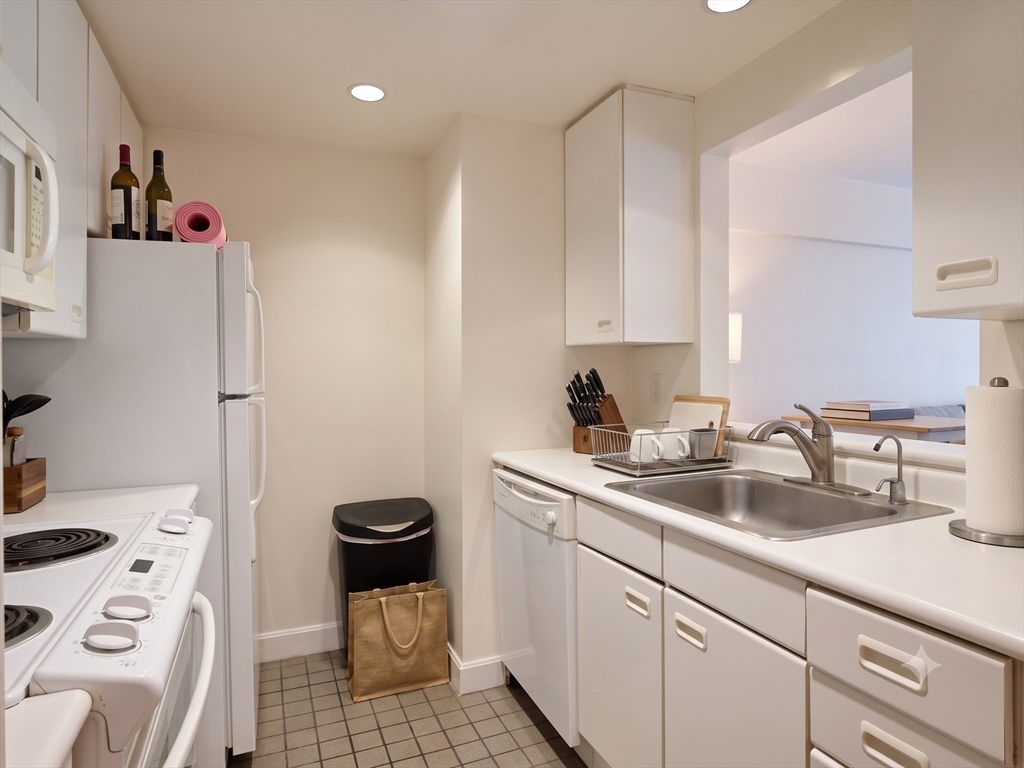 931 Massachusetts Ave # 303