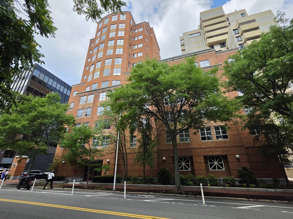 931 Massachusetts Ave # 303