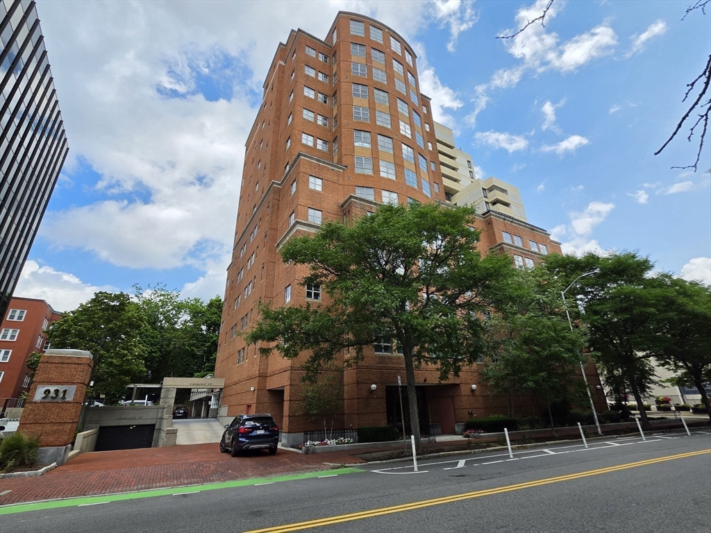 931 Massachusetts Ave # 303