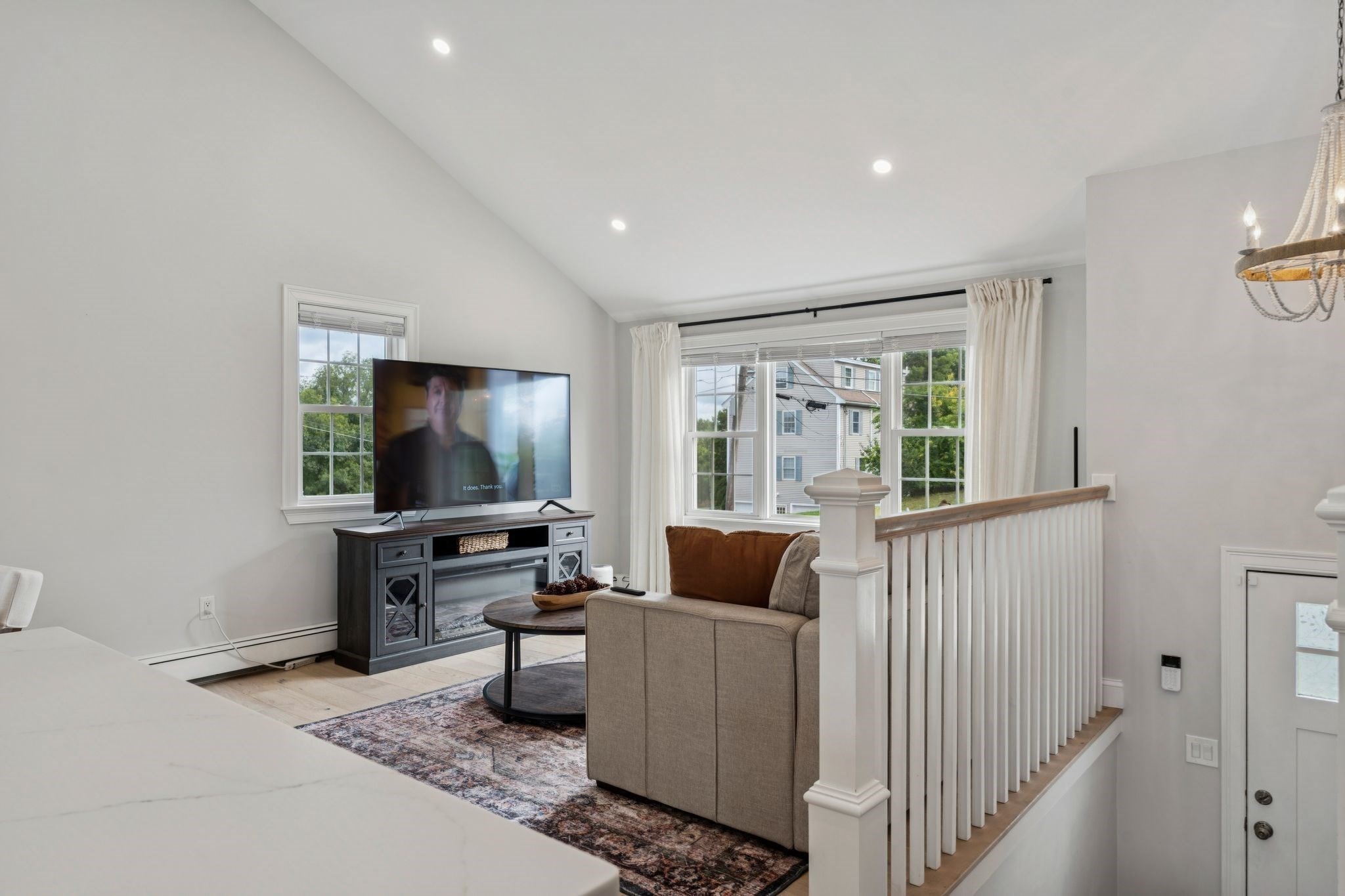 8 Skyview Ln
