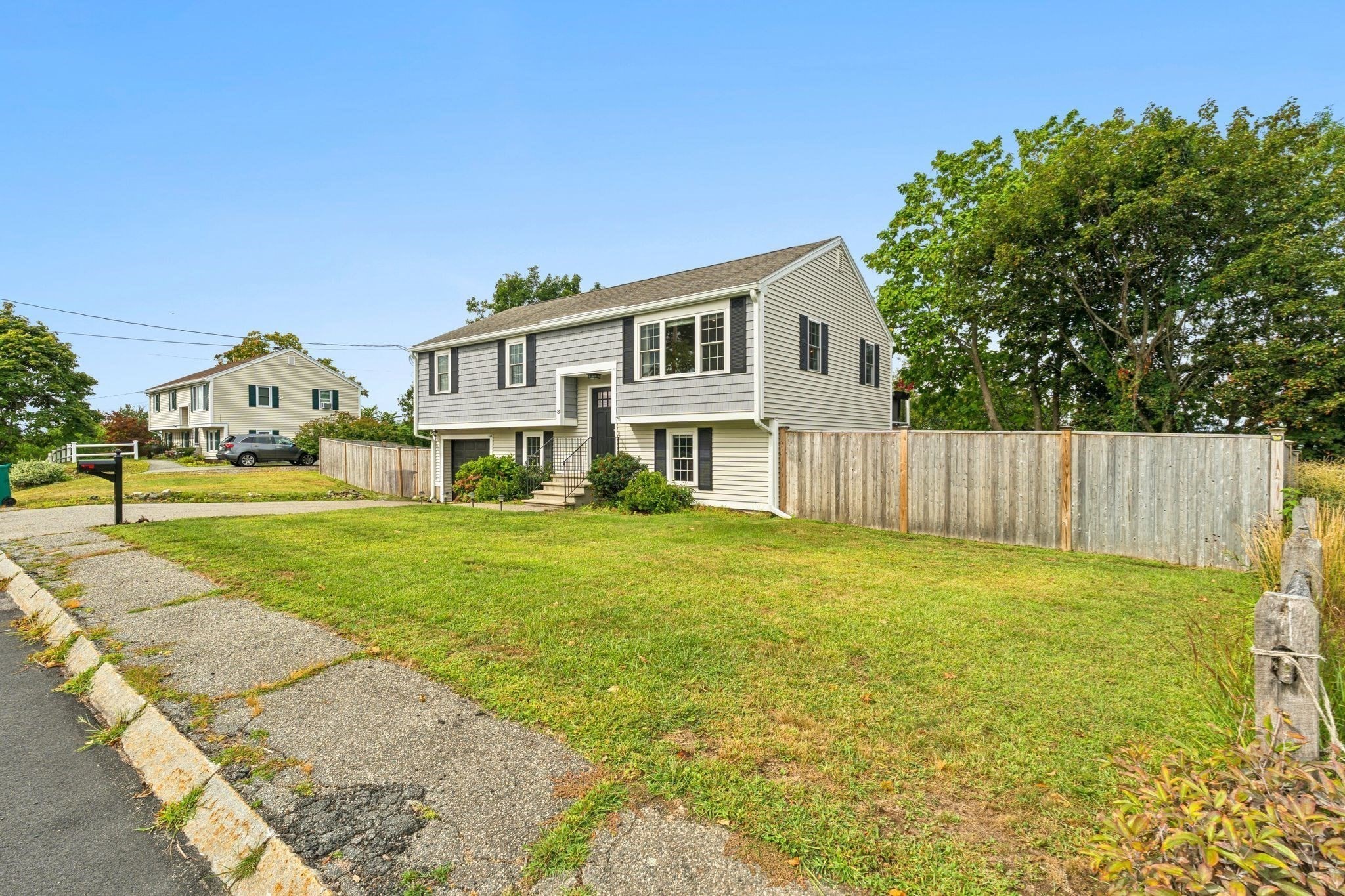 8 Skyview Ln