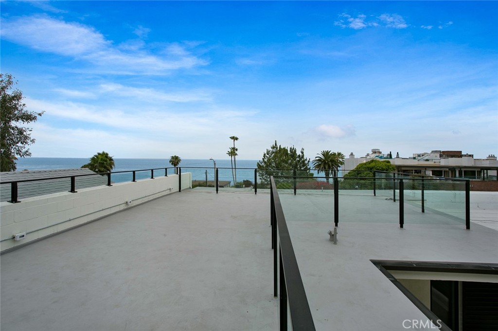 618 S Coast Highway