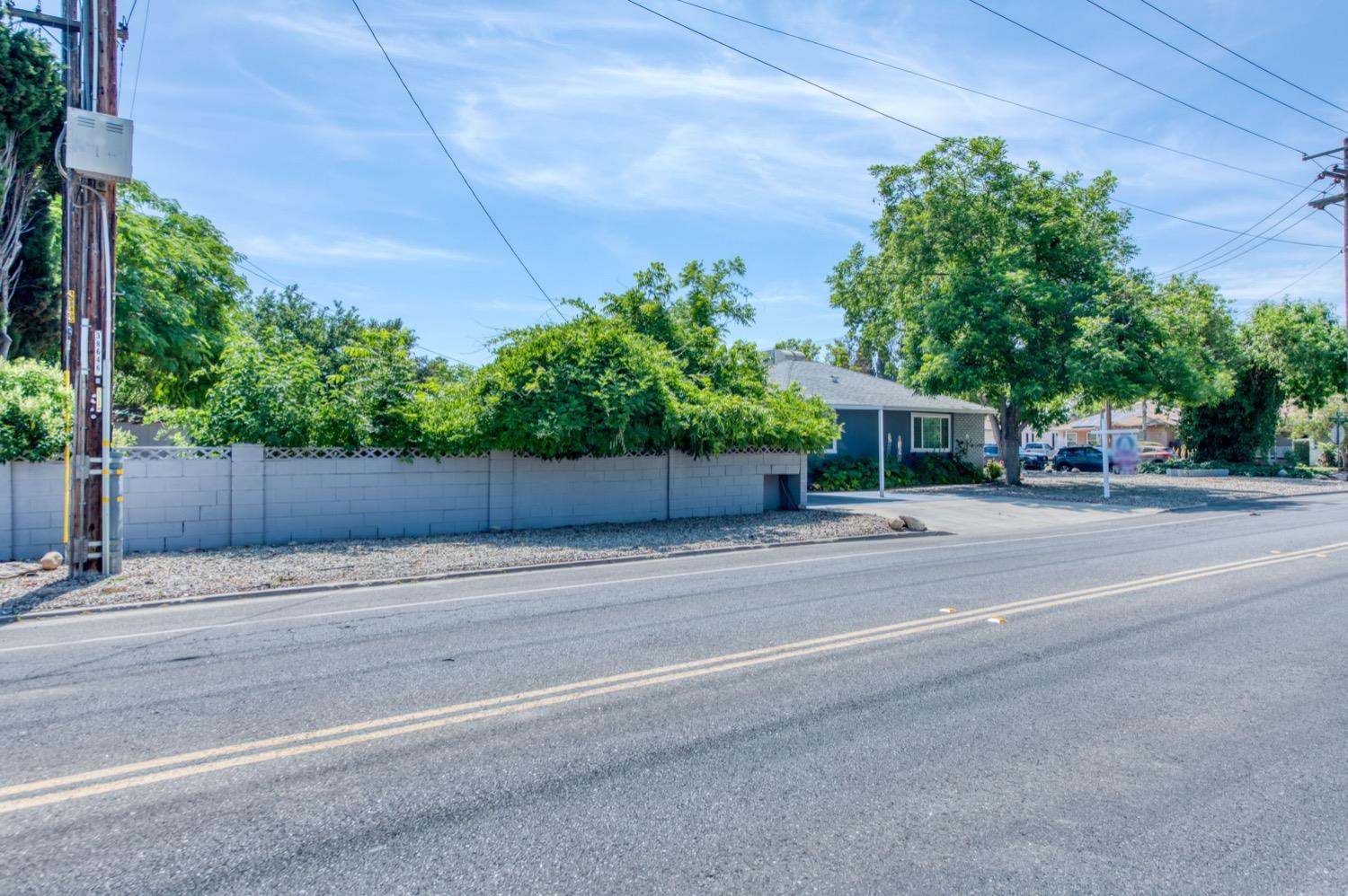905 E Saginaw Way