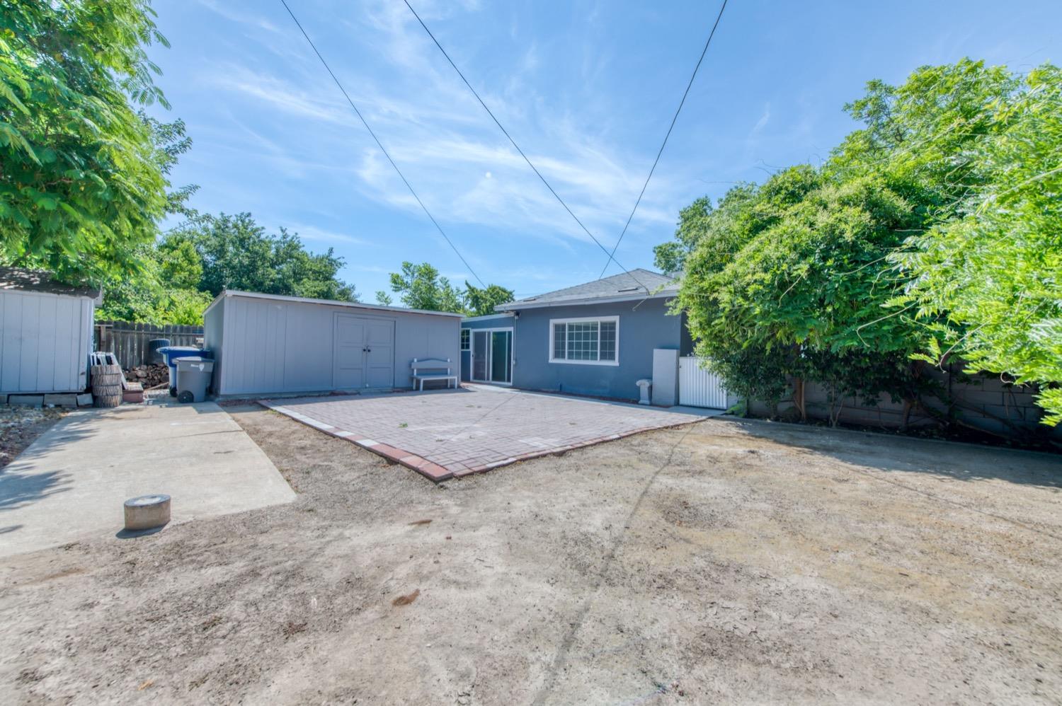 905 E Saginaw Way