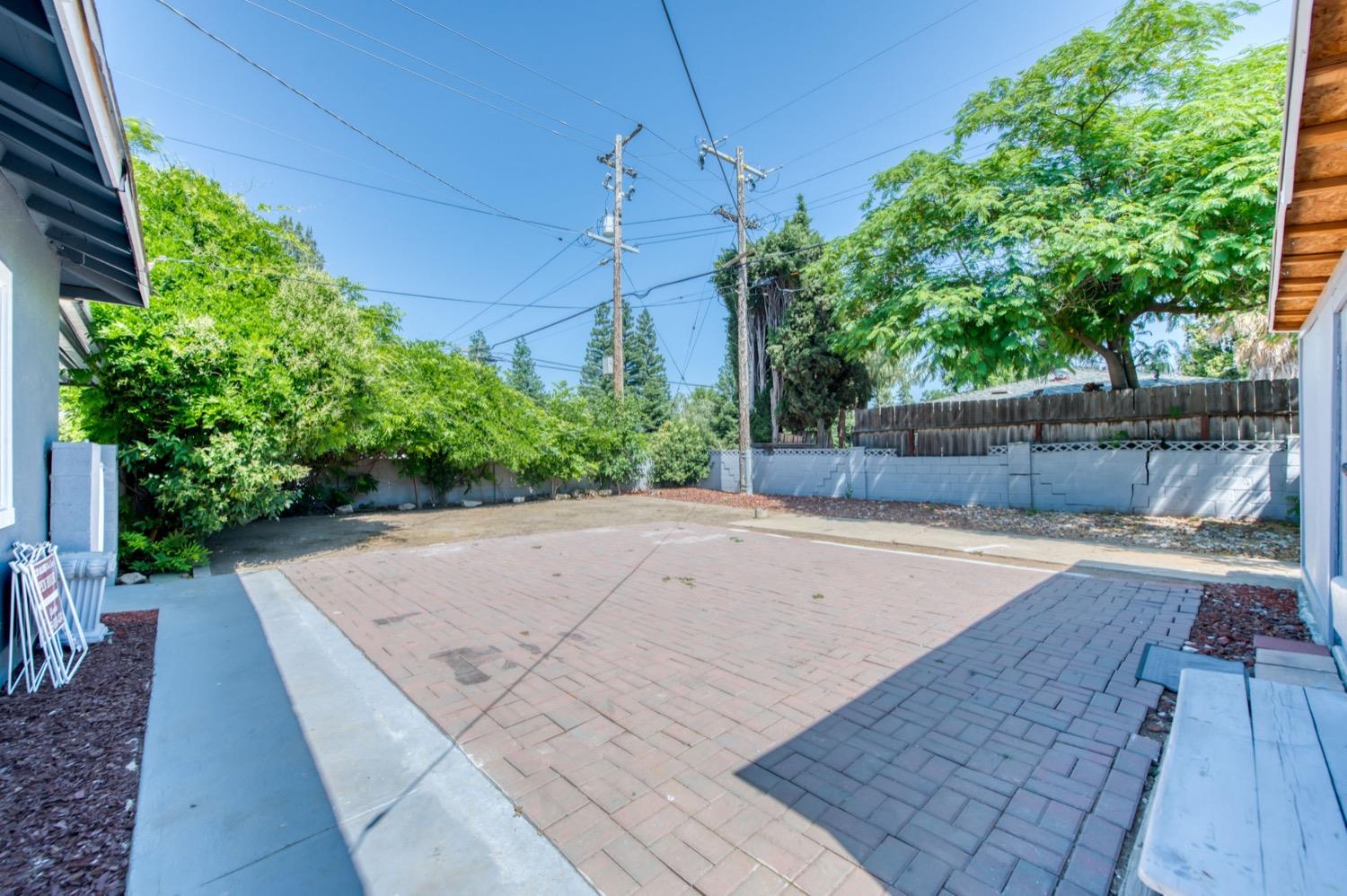 905 E Saginaw Way