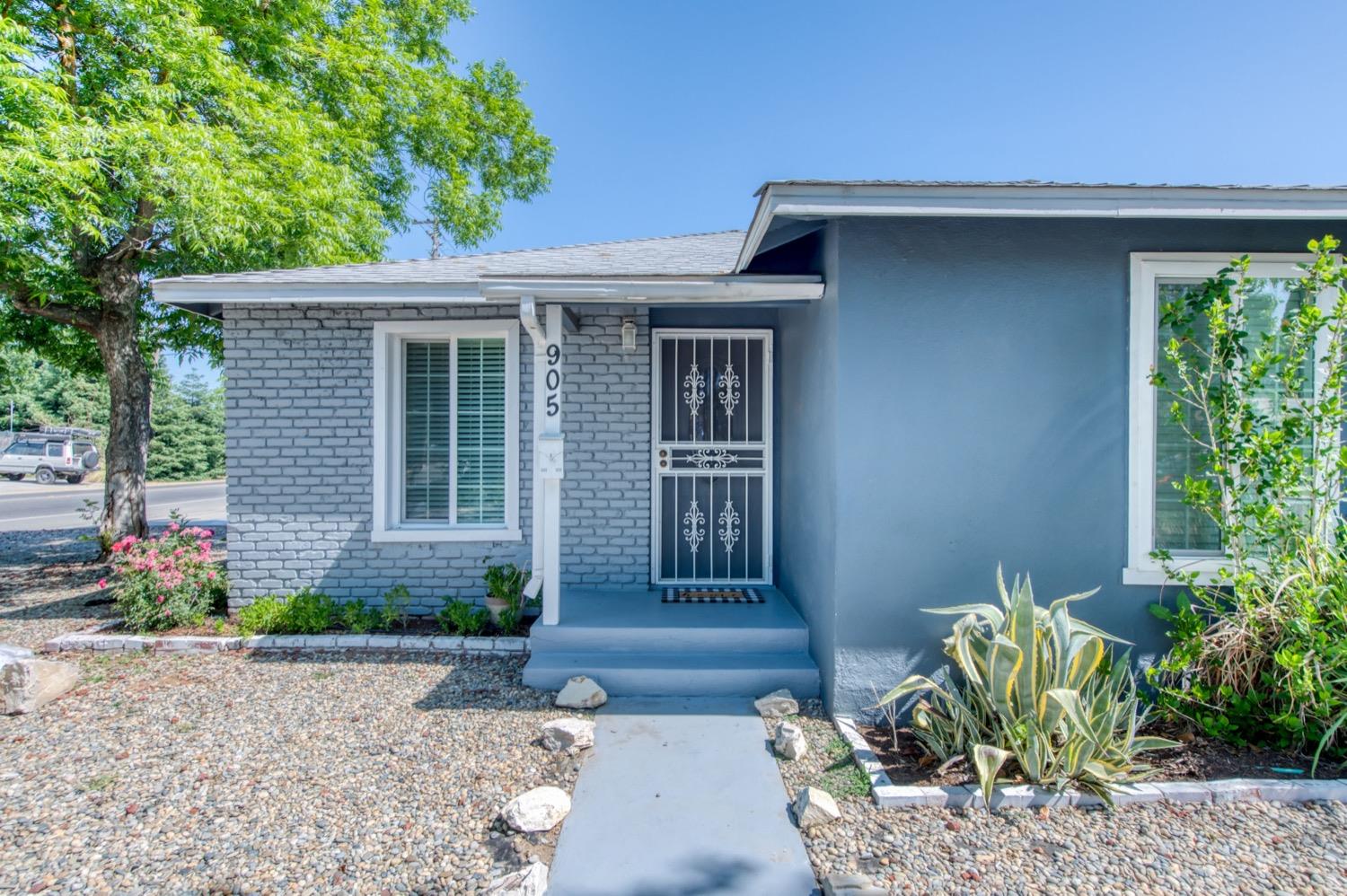 905 E Saginaw Way