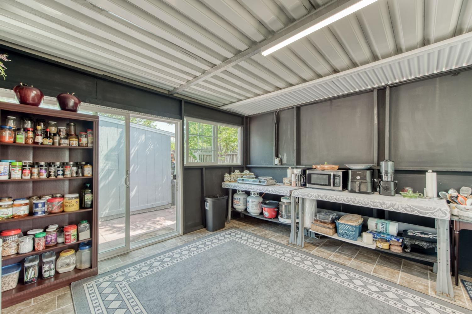 905 E Saginaw Way