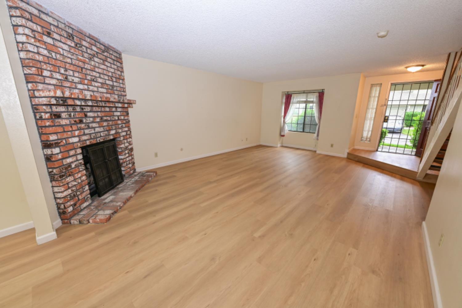 4718 E Alamos Avenue # 105