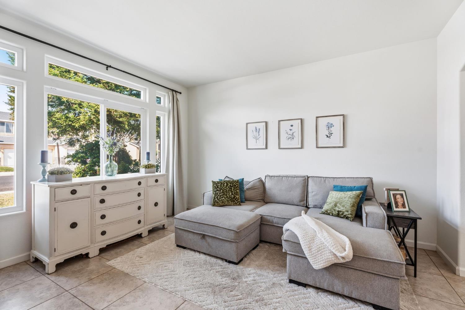 2613 Applegate Avenue