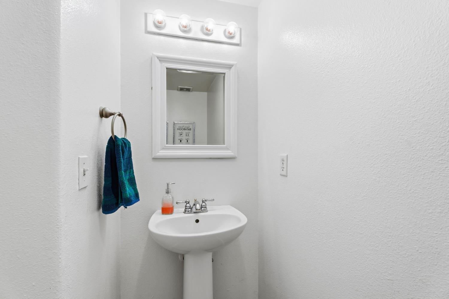 2613 Applegate Avenue