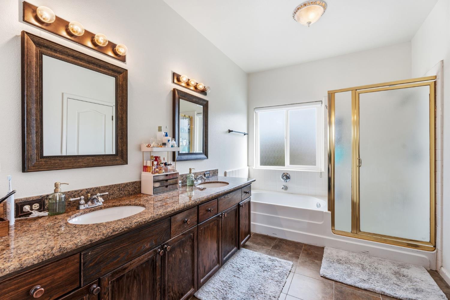 2613 Applegate Avenue