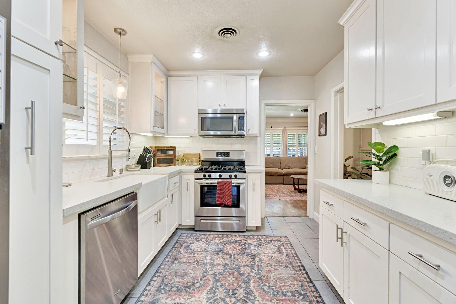 1076 W Myrtle
