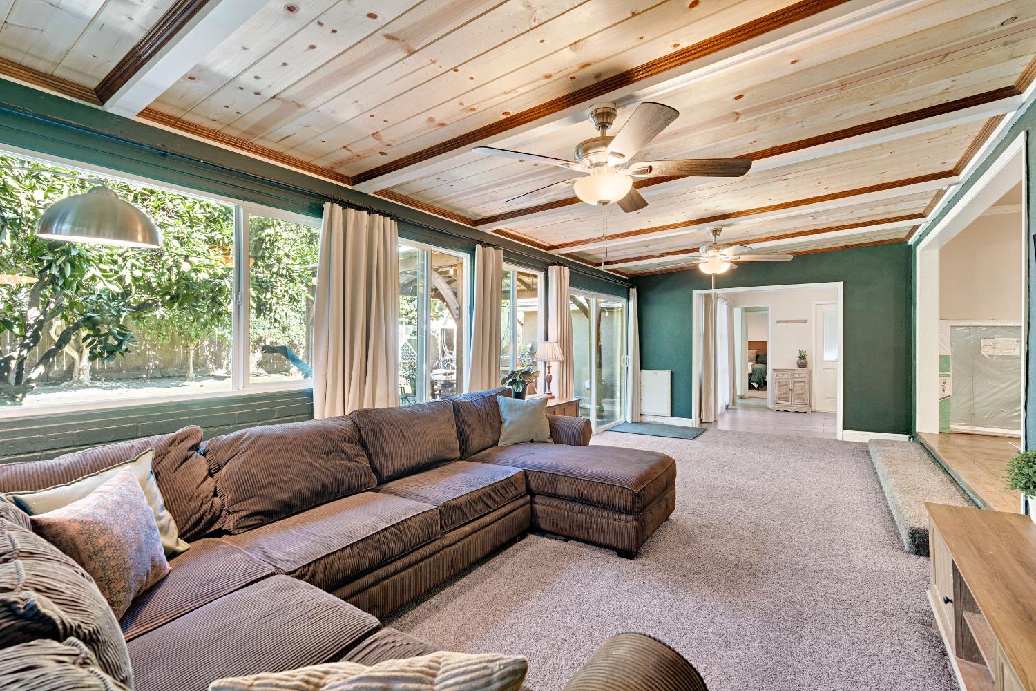 1076 W Myrtle