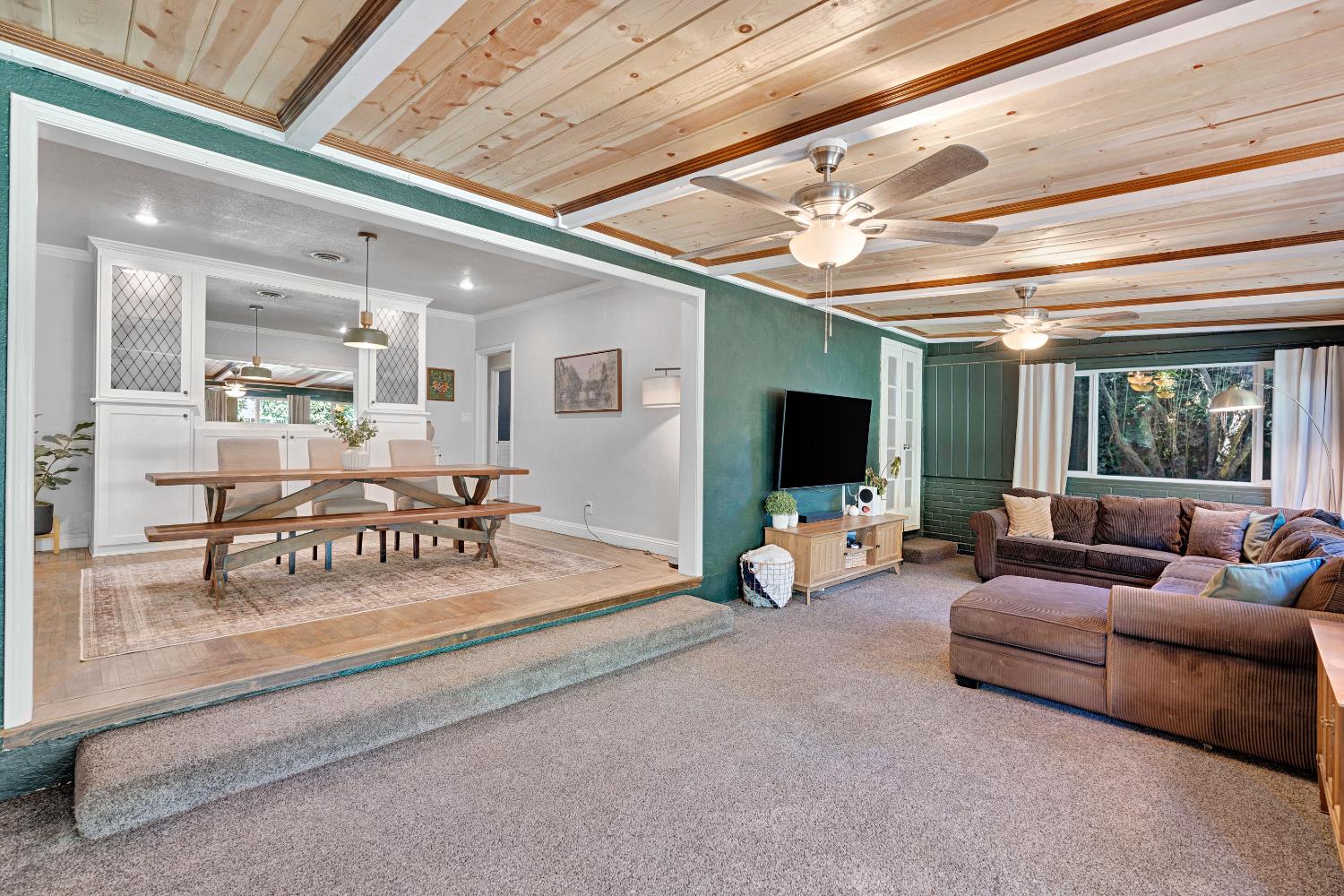 1076 W Myrtle