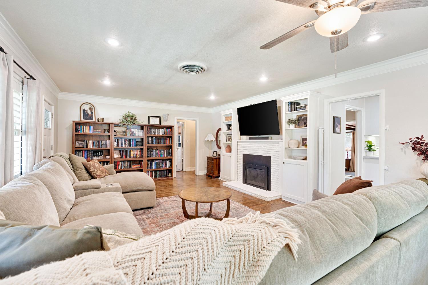 1076 W Myrtle