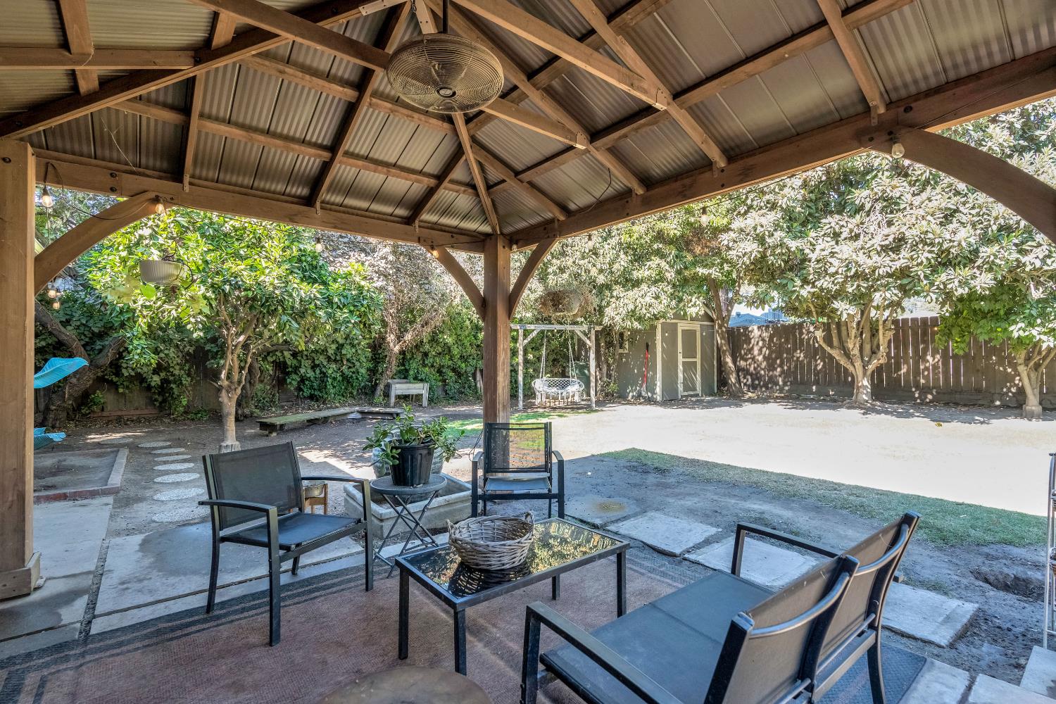 1076 W Myrtle