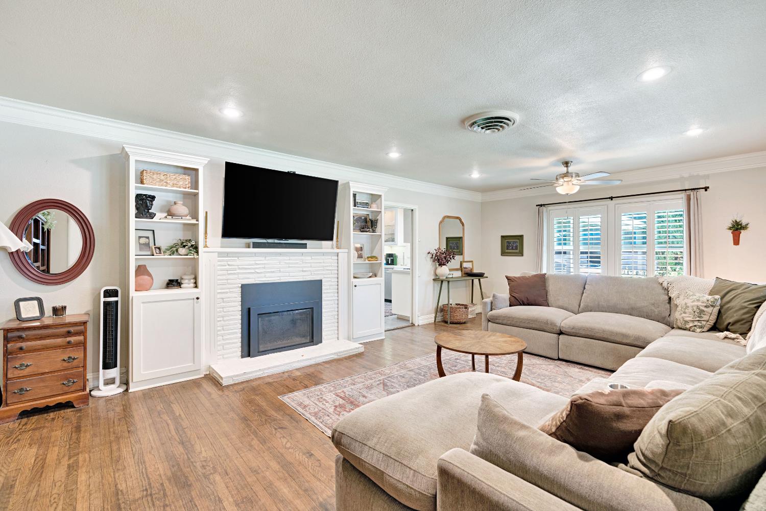 1076 W Myrtle