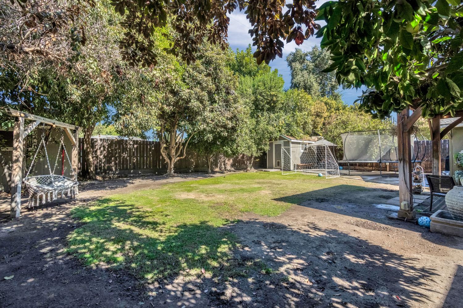 1076 W Myrtle