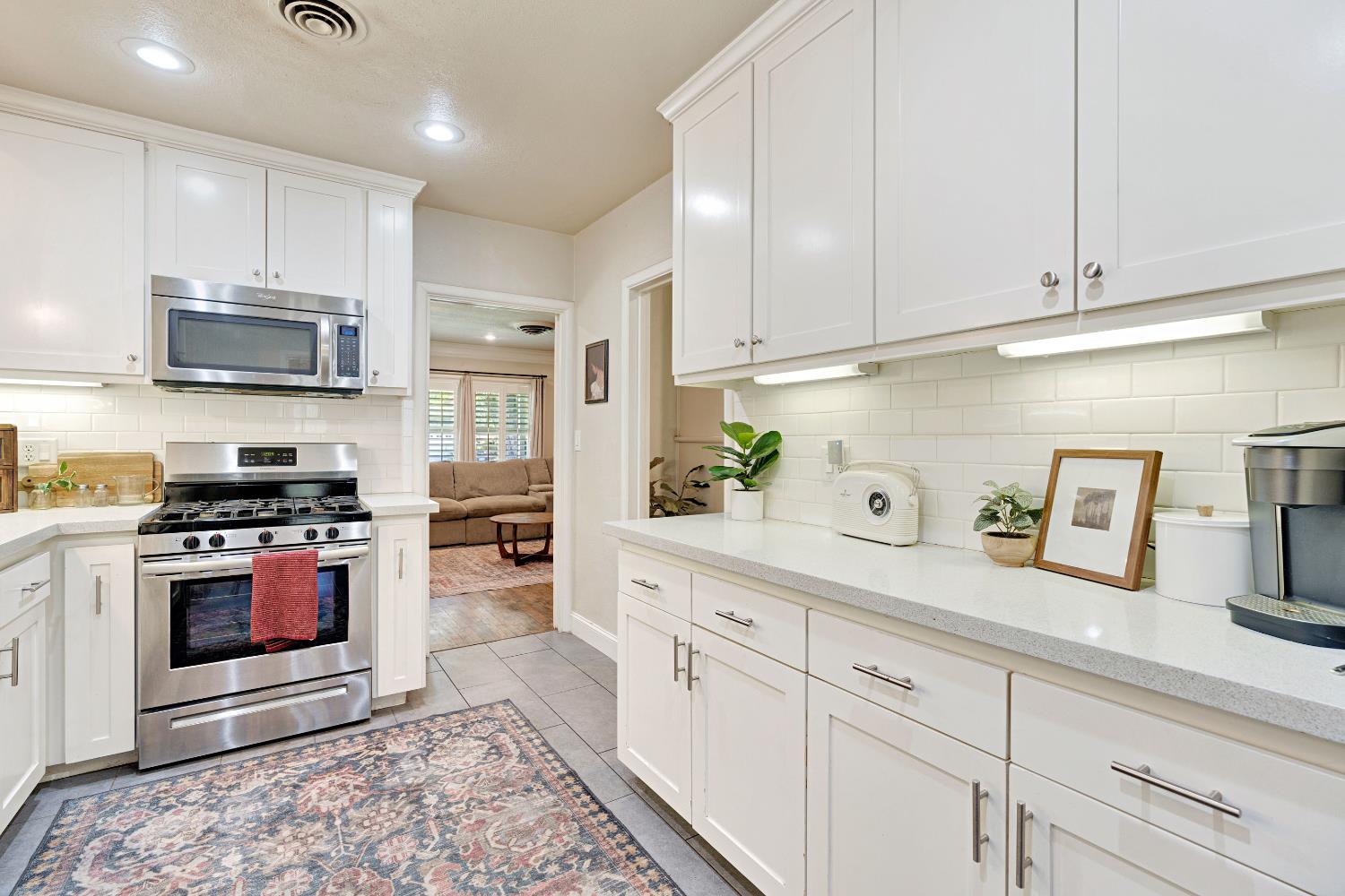 1076 W Myrtle