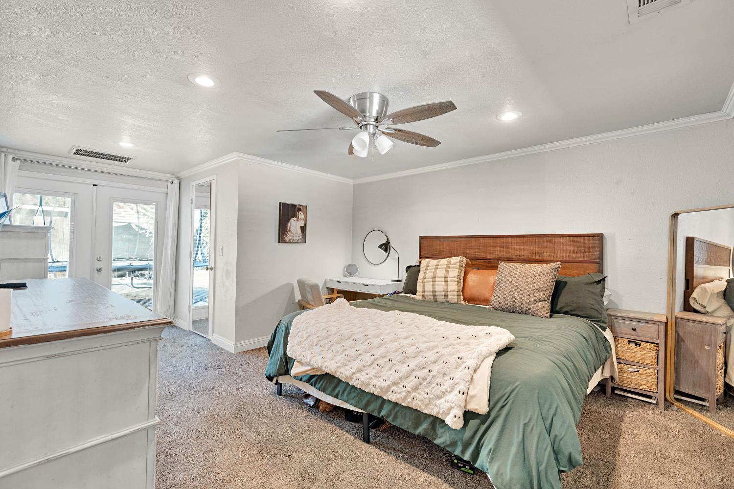 1076 W Myrtle