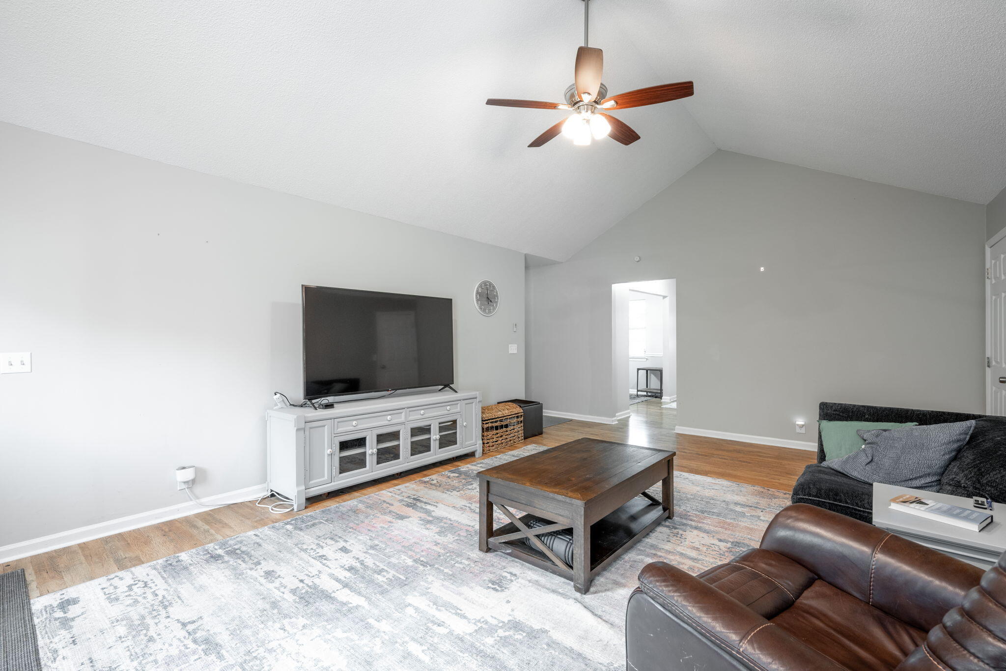 2543 W Wind Drive