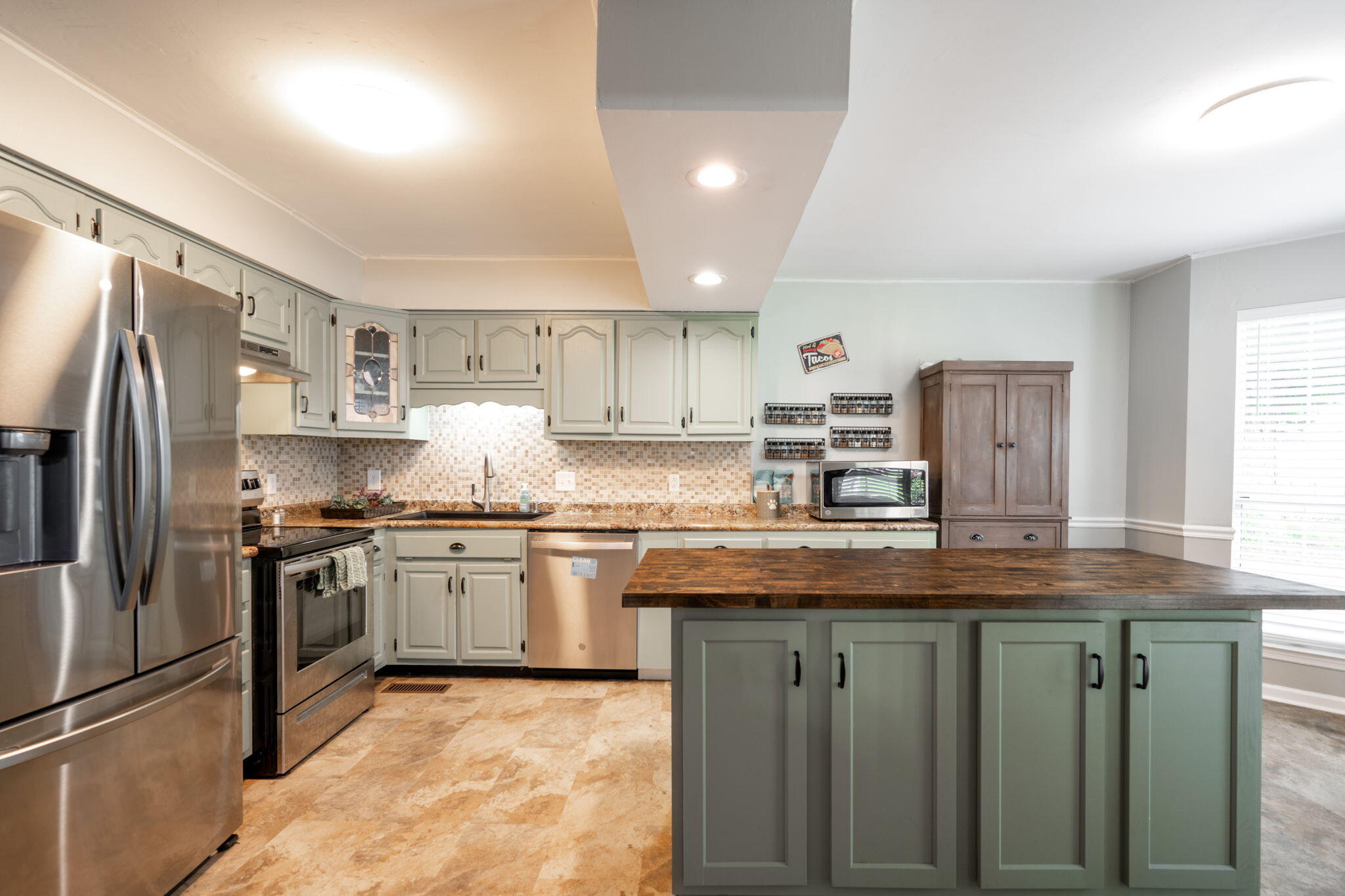 2543 W Wind Drive