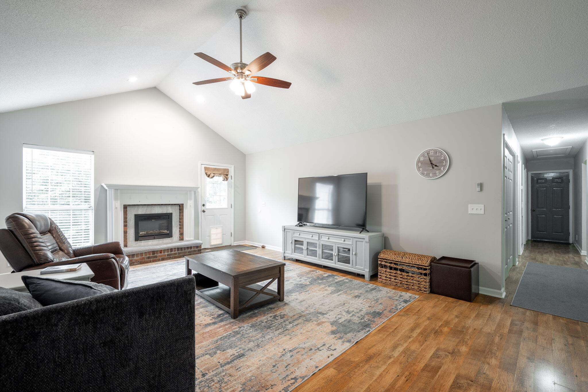 2543 W Wind Drive