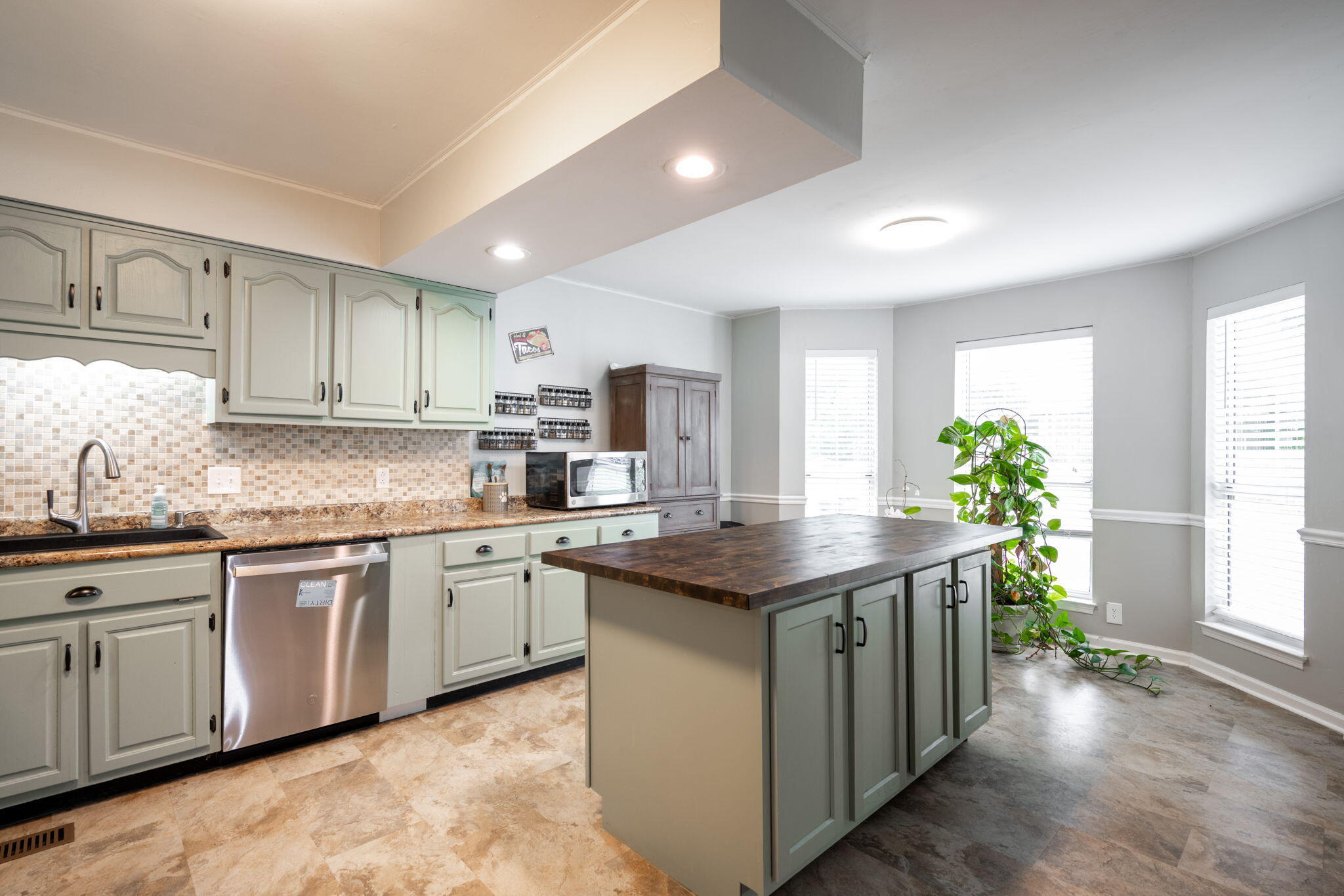 2543 W Wind Drive