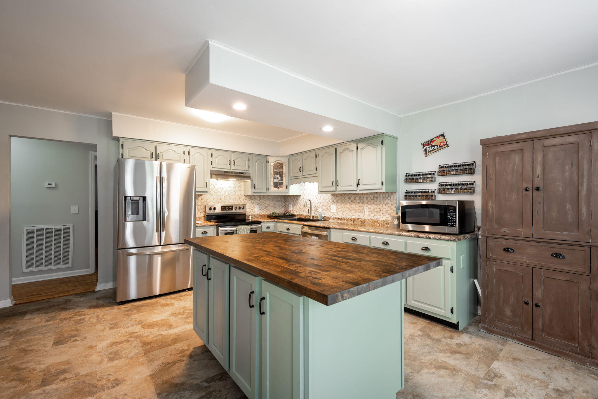 2543 W Wind Drive