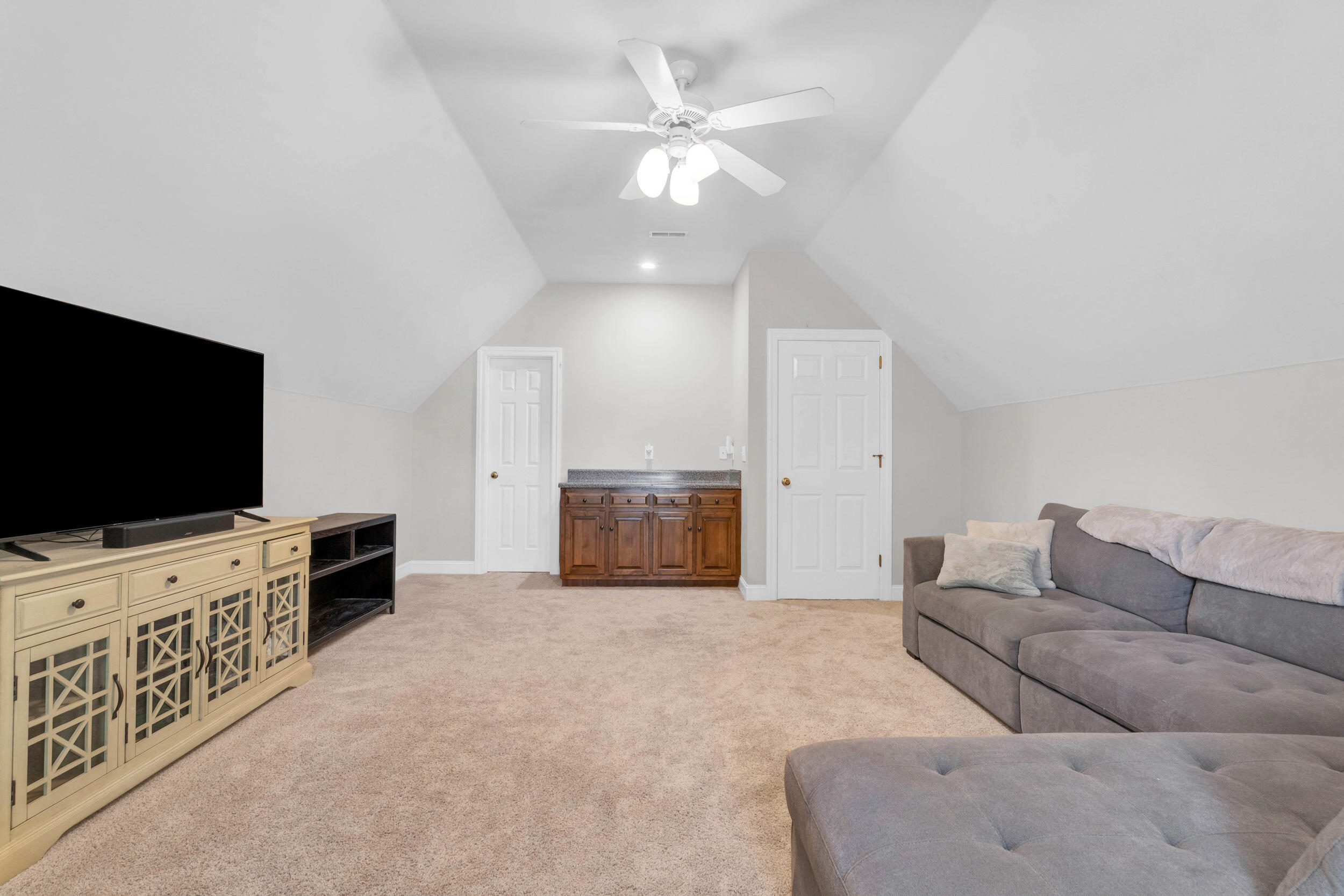 1977 Turnberry Circle