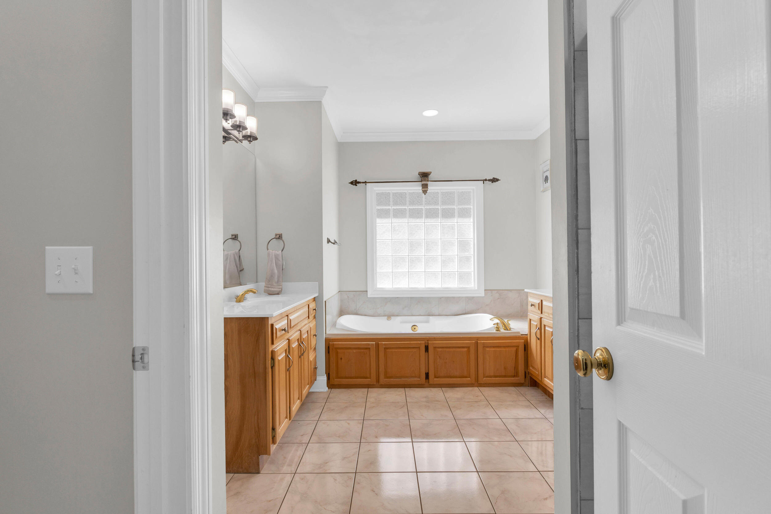 1977 Turnberry Circle