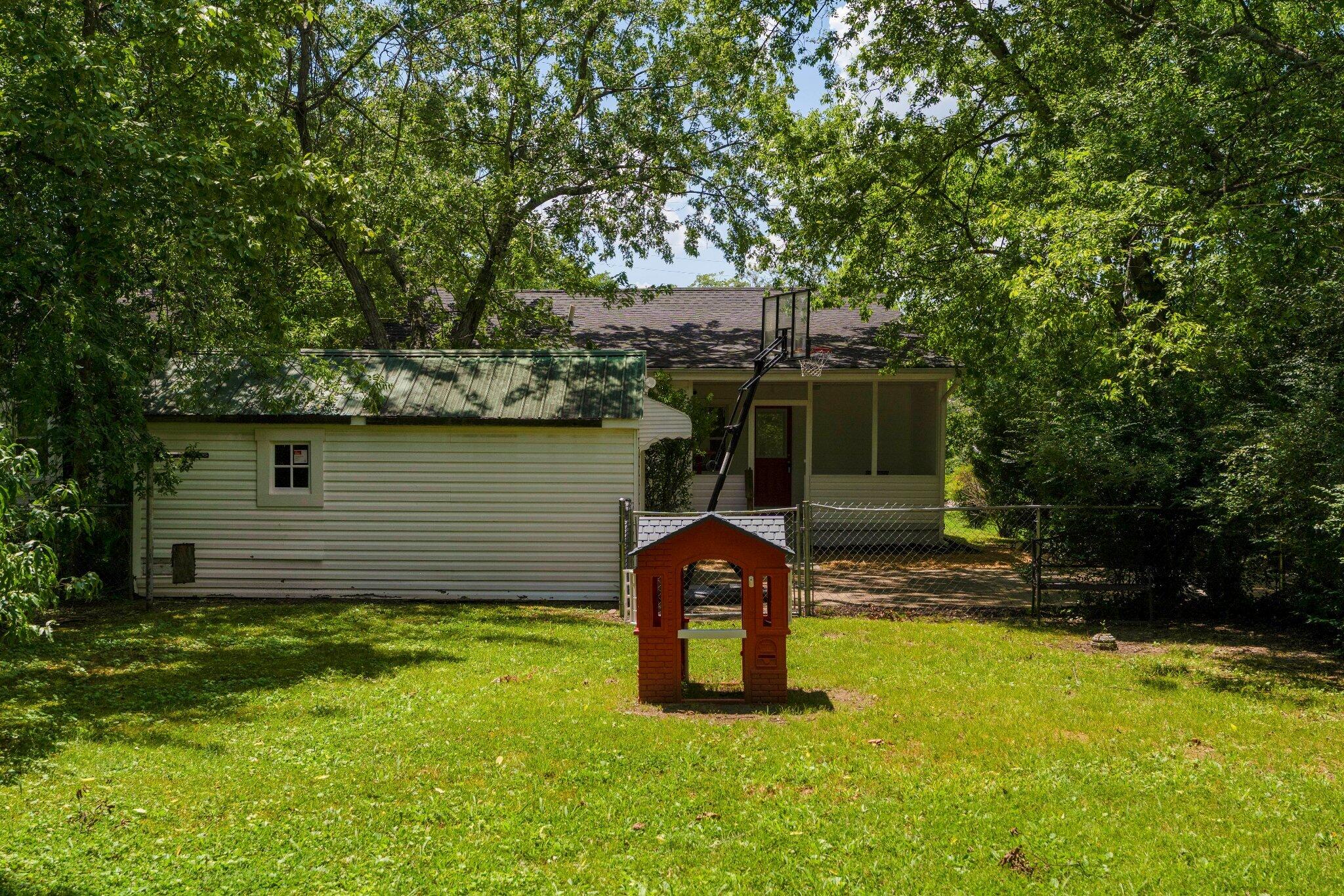 1400 Sunnyfield Lane