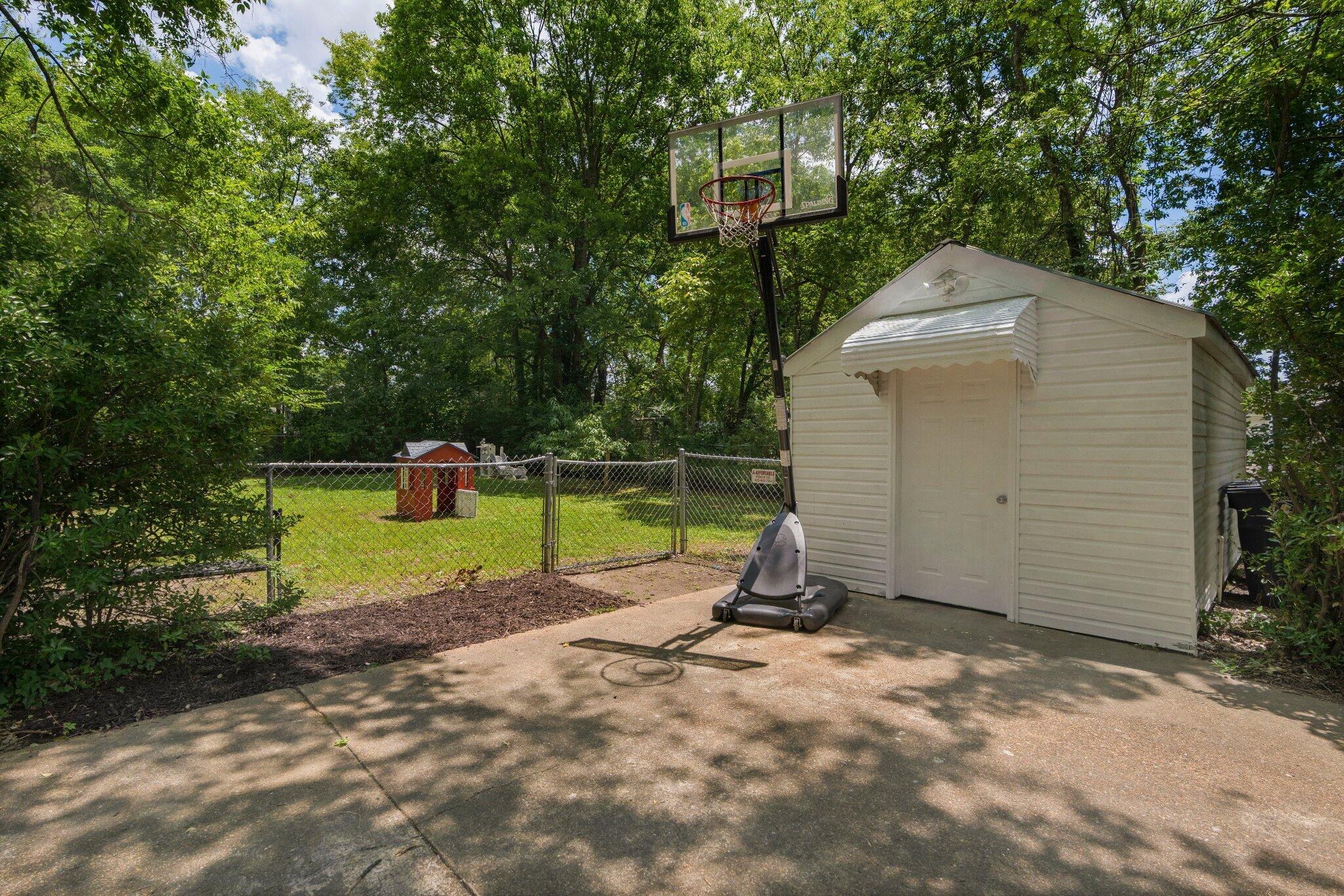 1400 Sunnyfield Lane