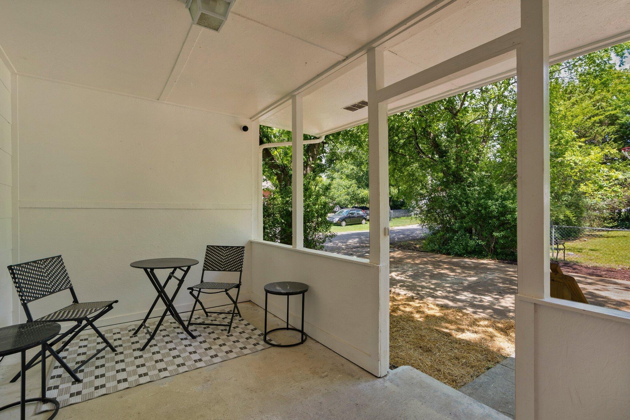 1400 Sunnyfield Lane
