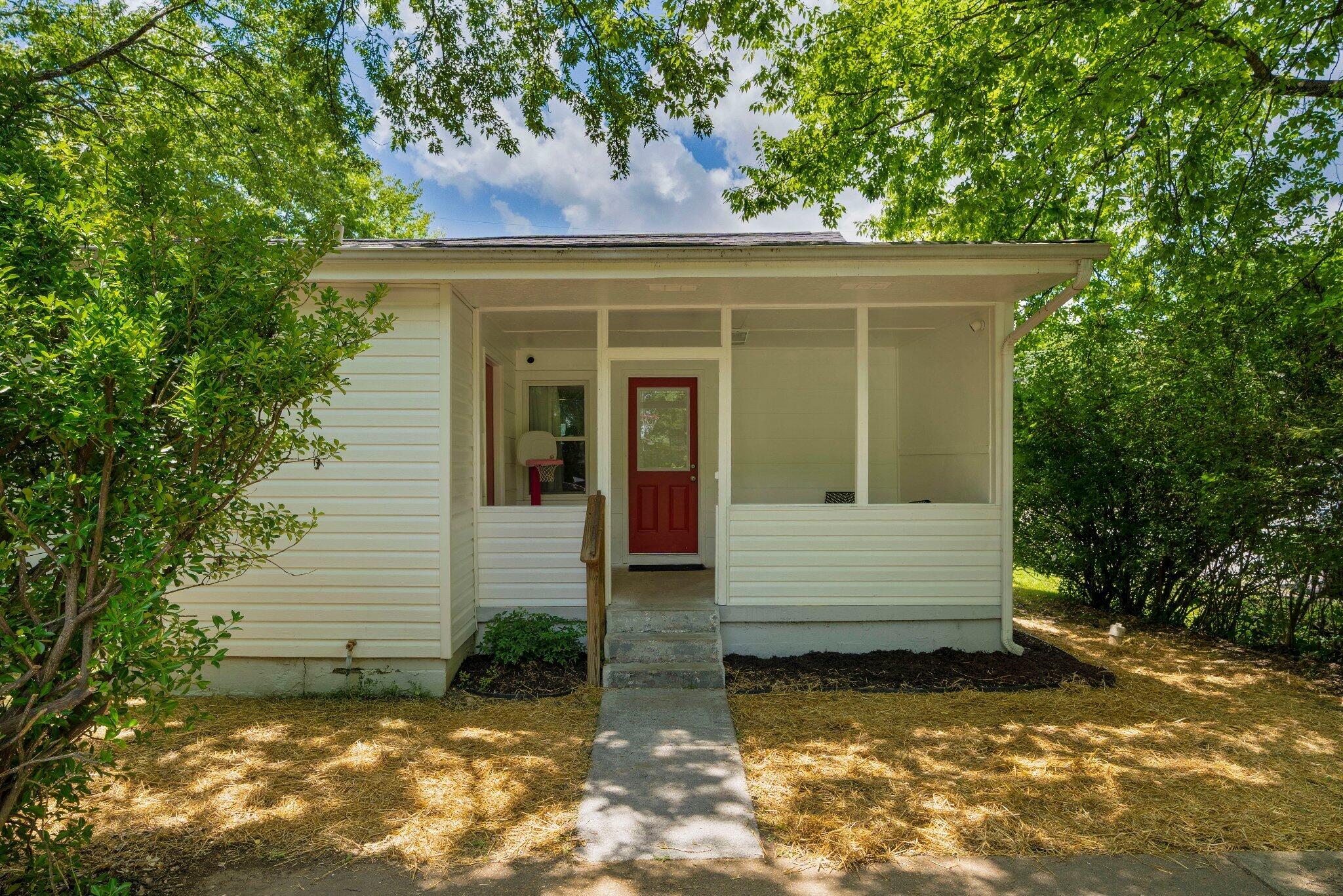 1400 Sunnyfield Lane