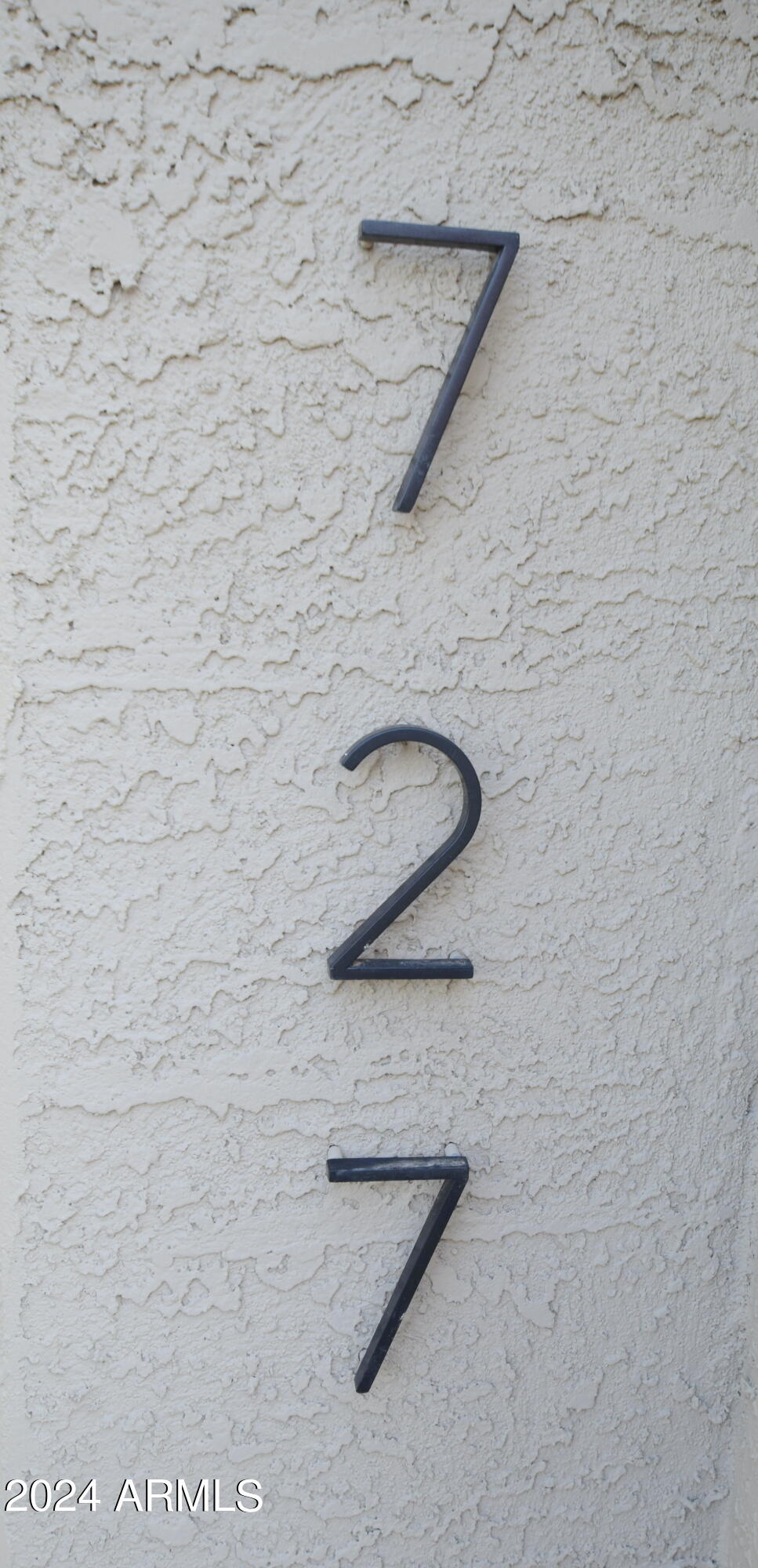 727 N Gregory Place