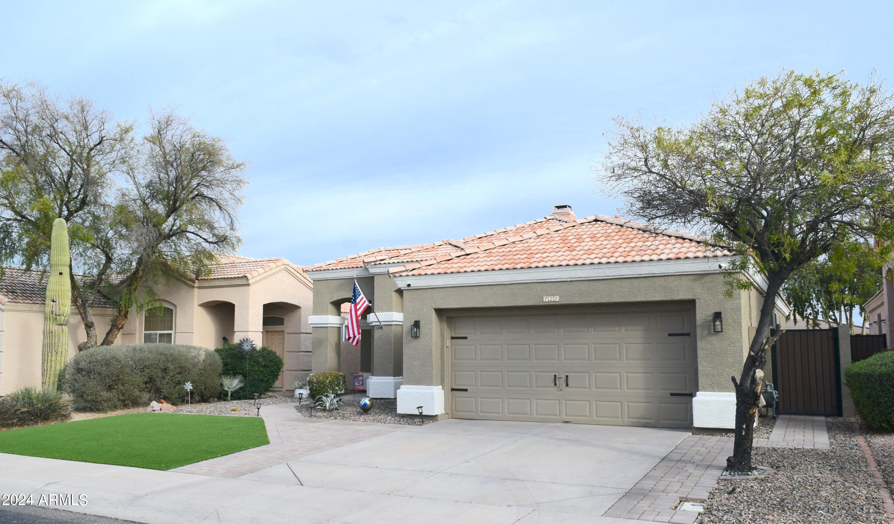 727 N Gregory Place