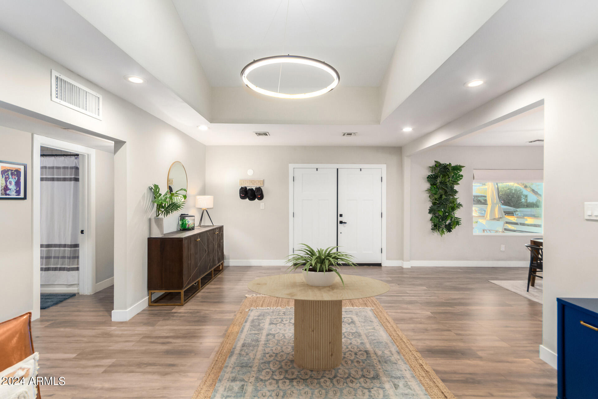 533 W OREGON Avenue
