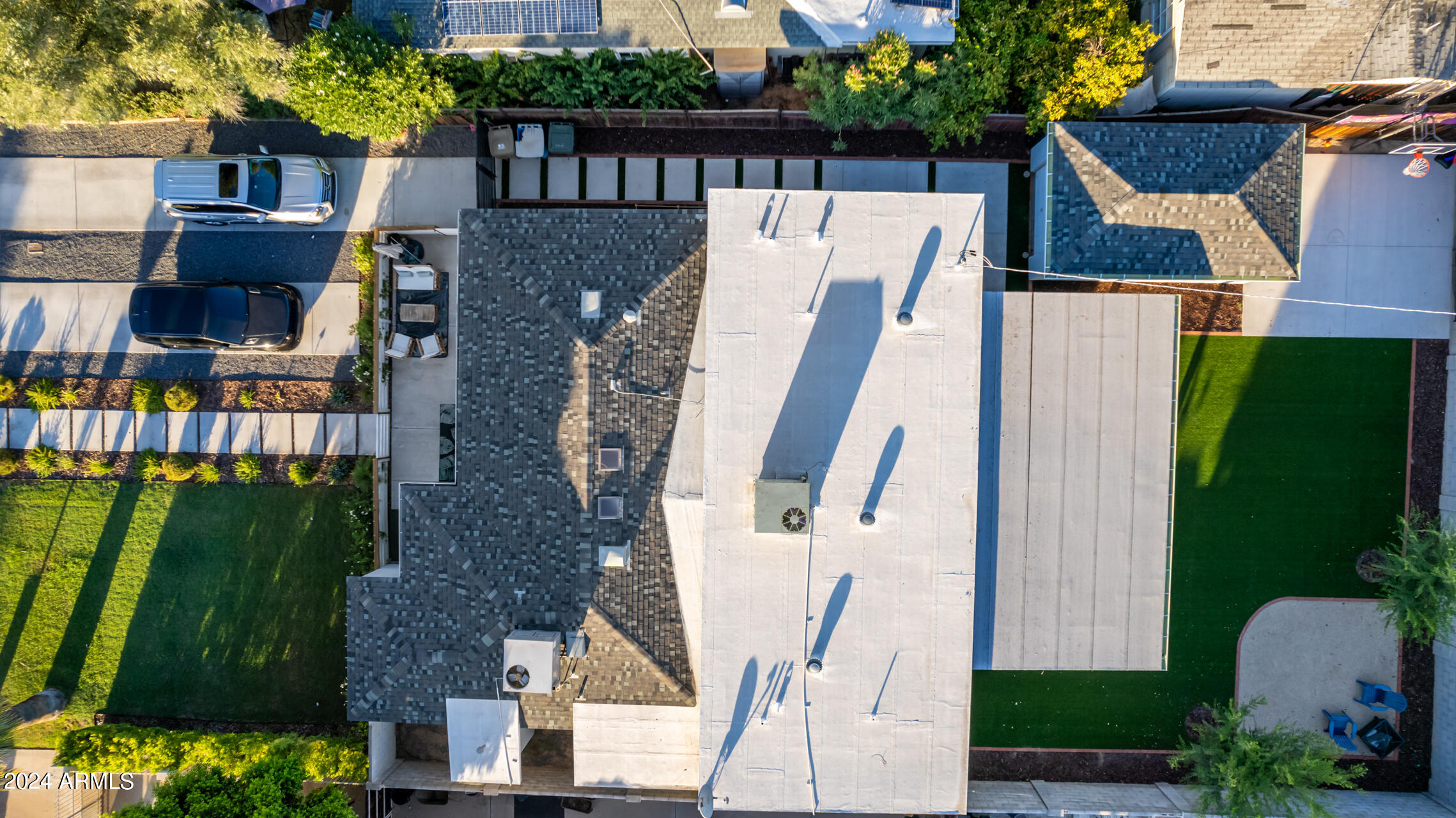 533 W OREGON Avenue