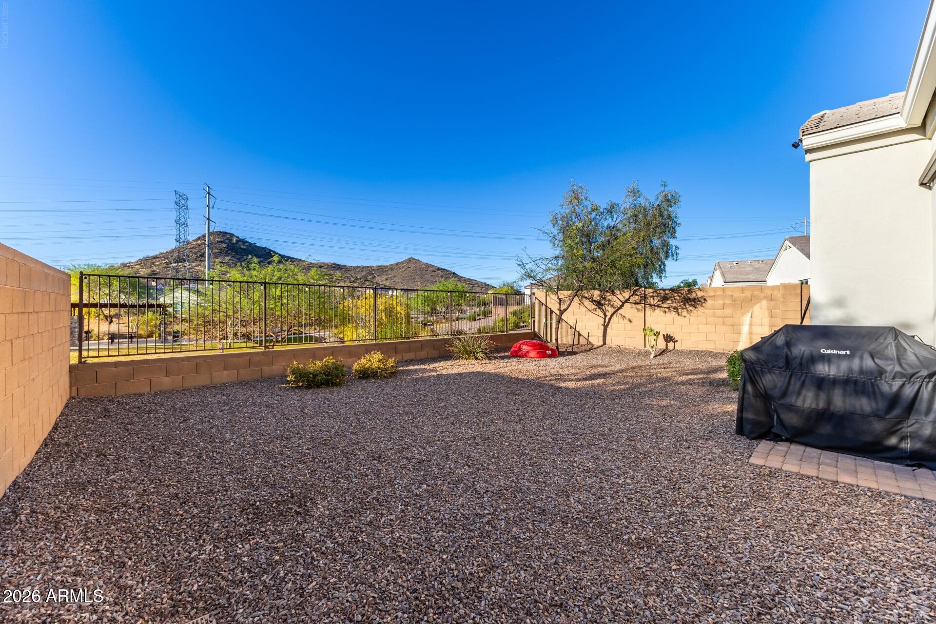 2314 E QUESTA Drive