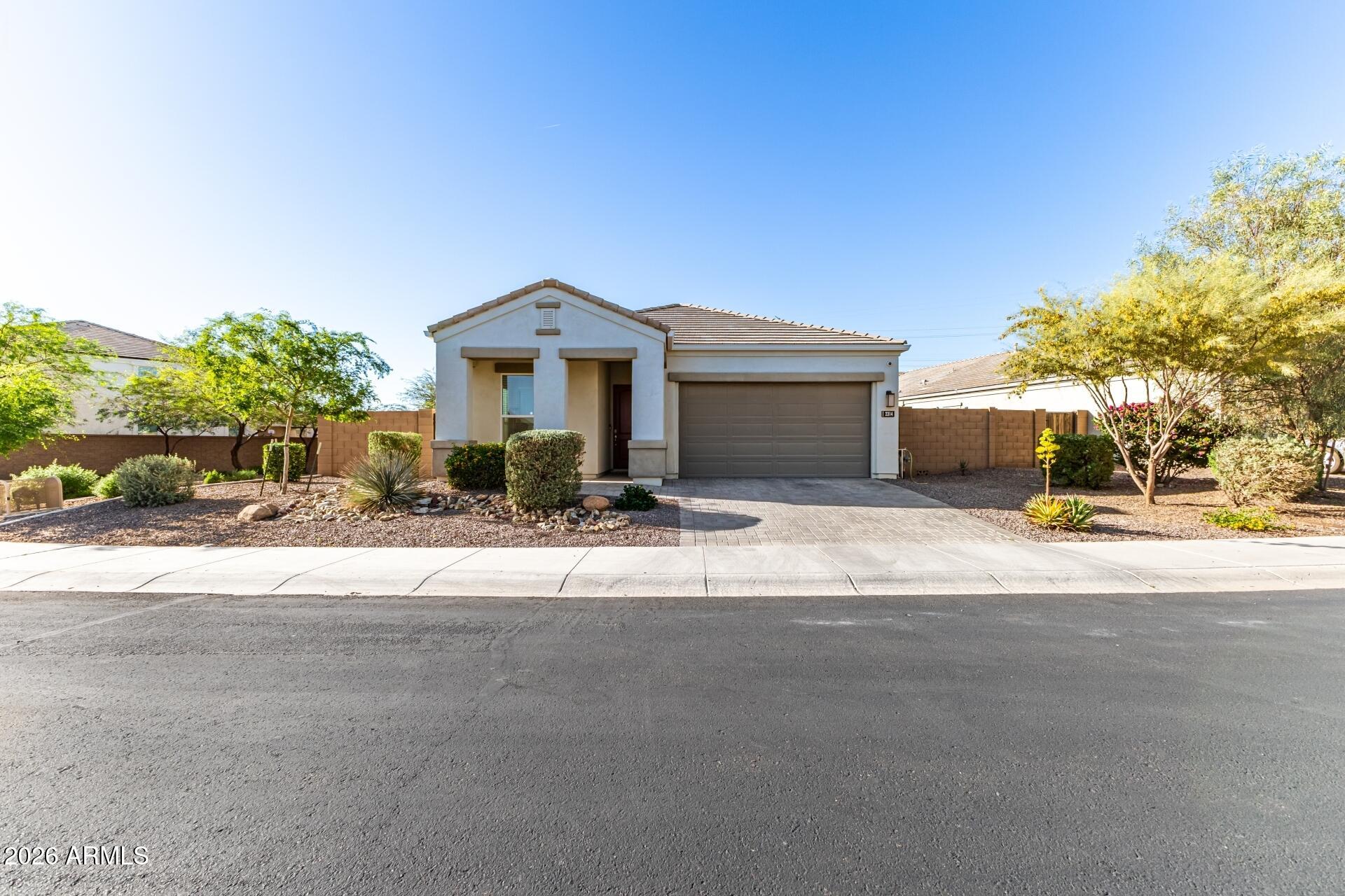 2314 E QUESTA Drive