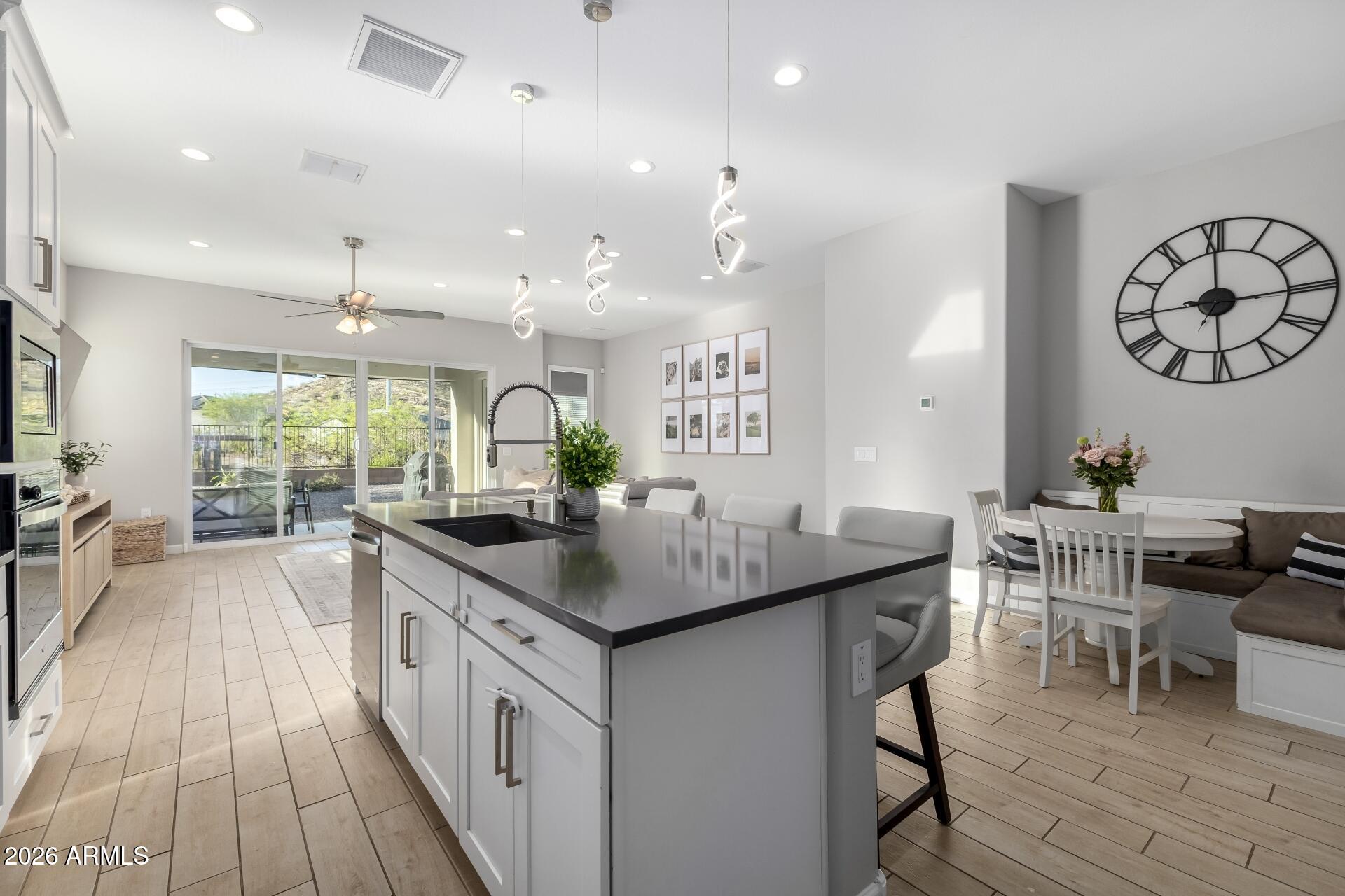 2314 E QUESTA Drive