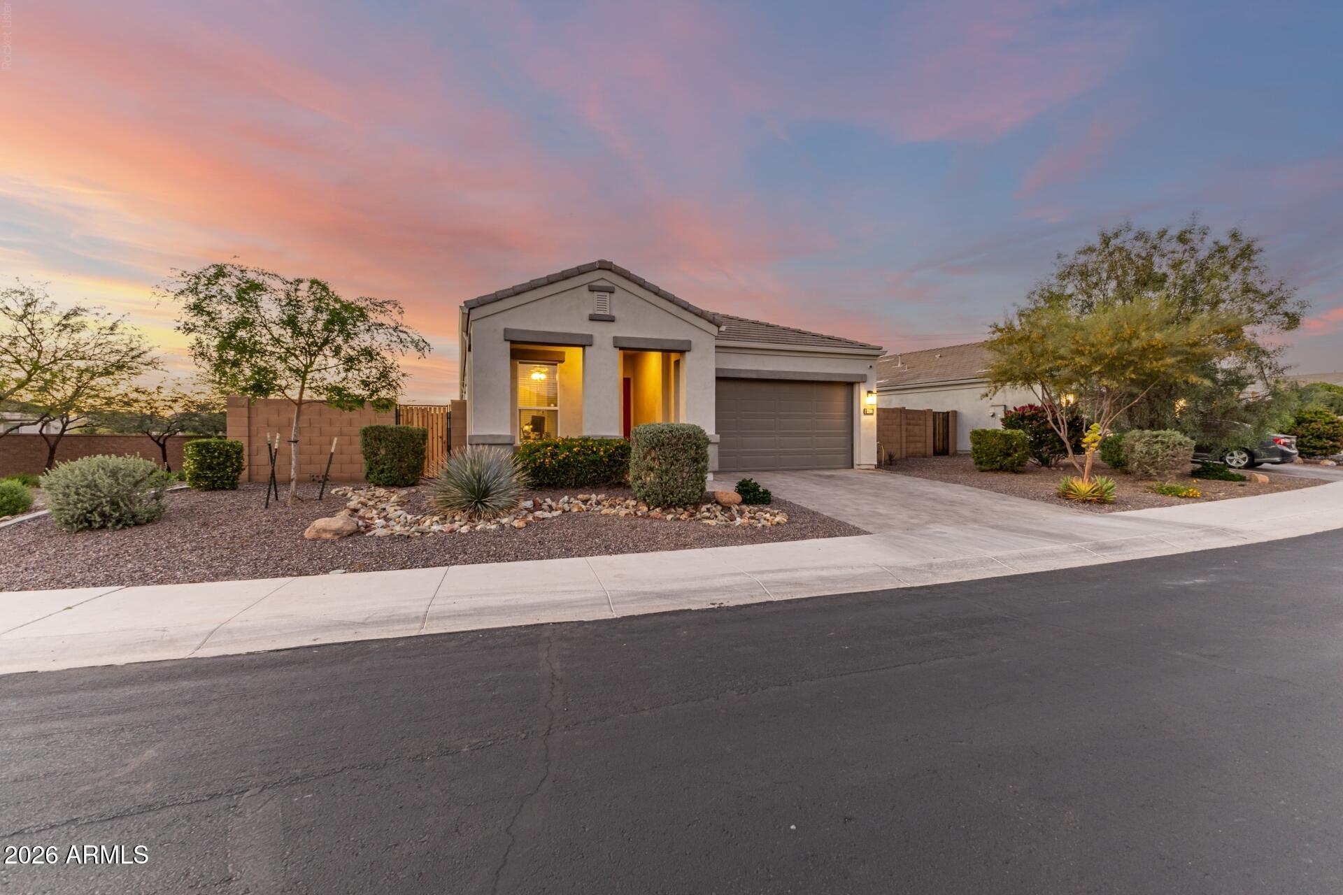 2314 E QUESTA Drive