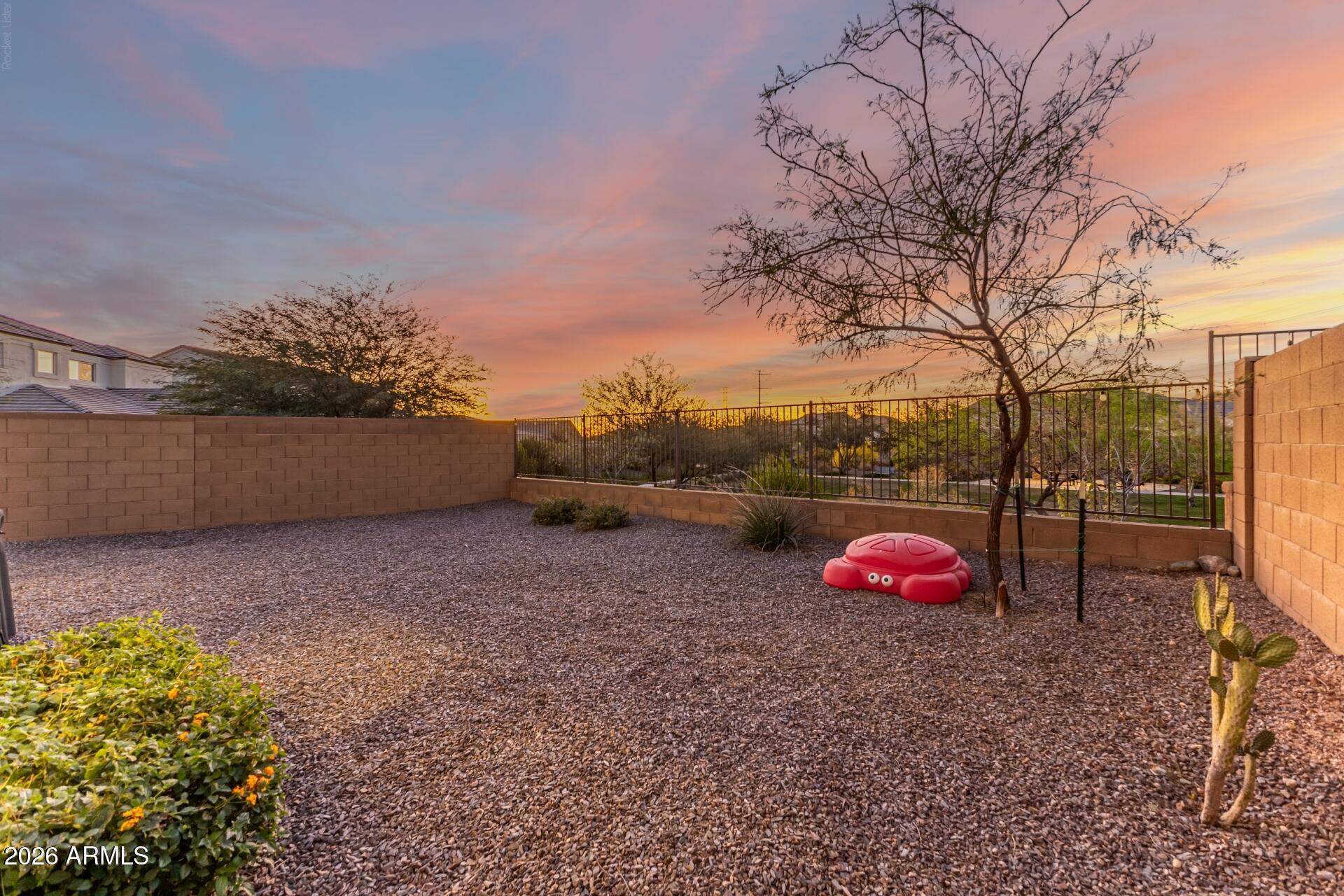 2314 E QUESTA Drive