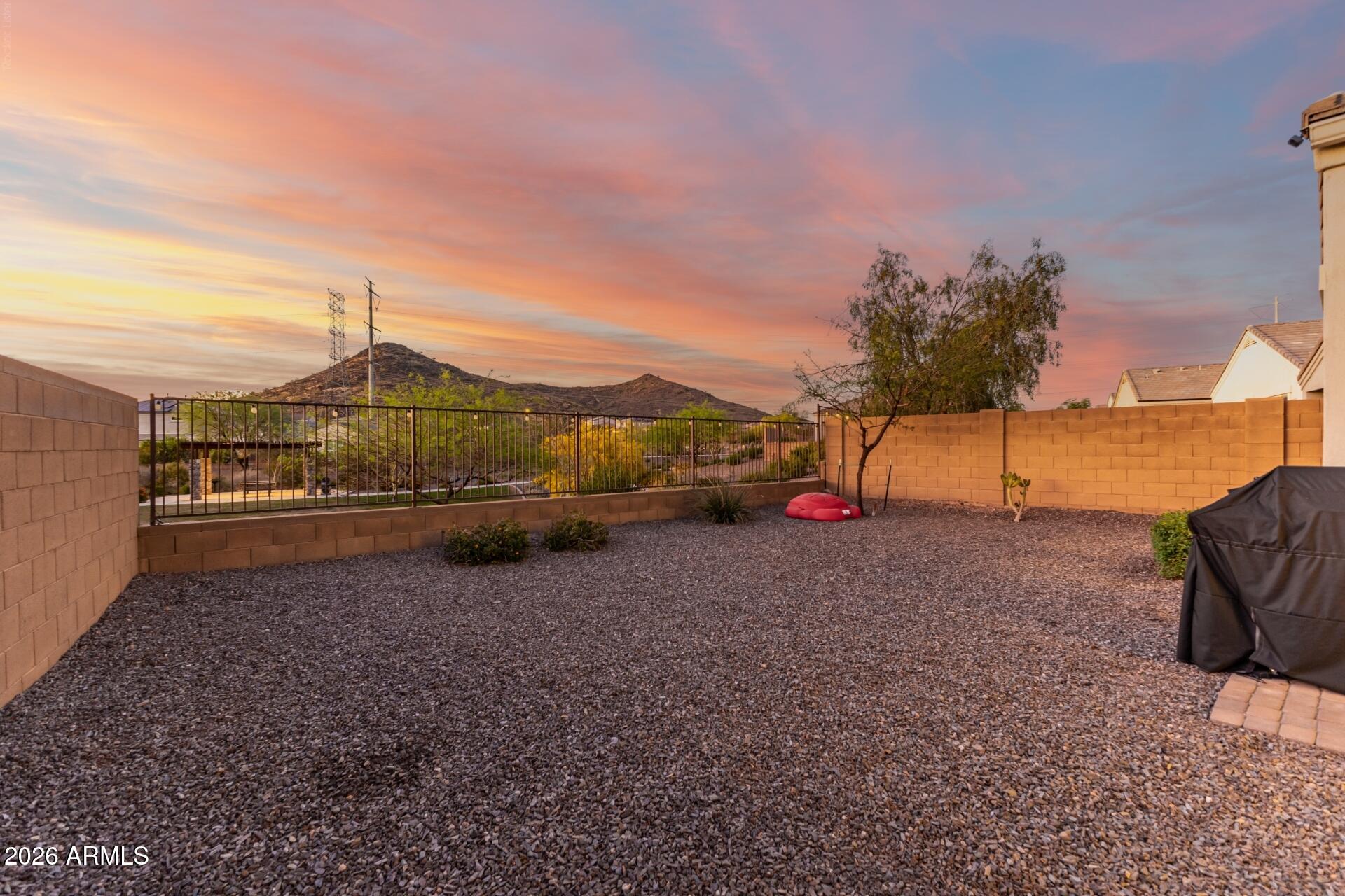 2314 E QUESTA Drive