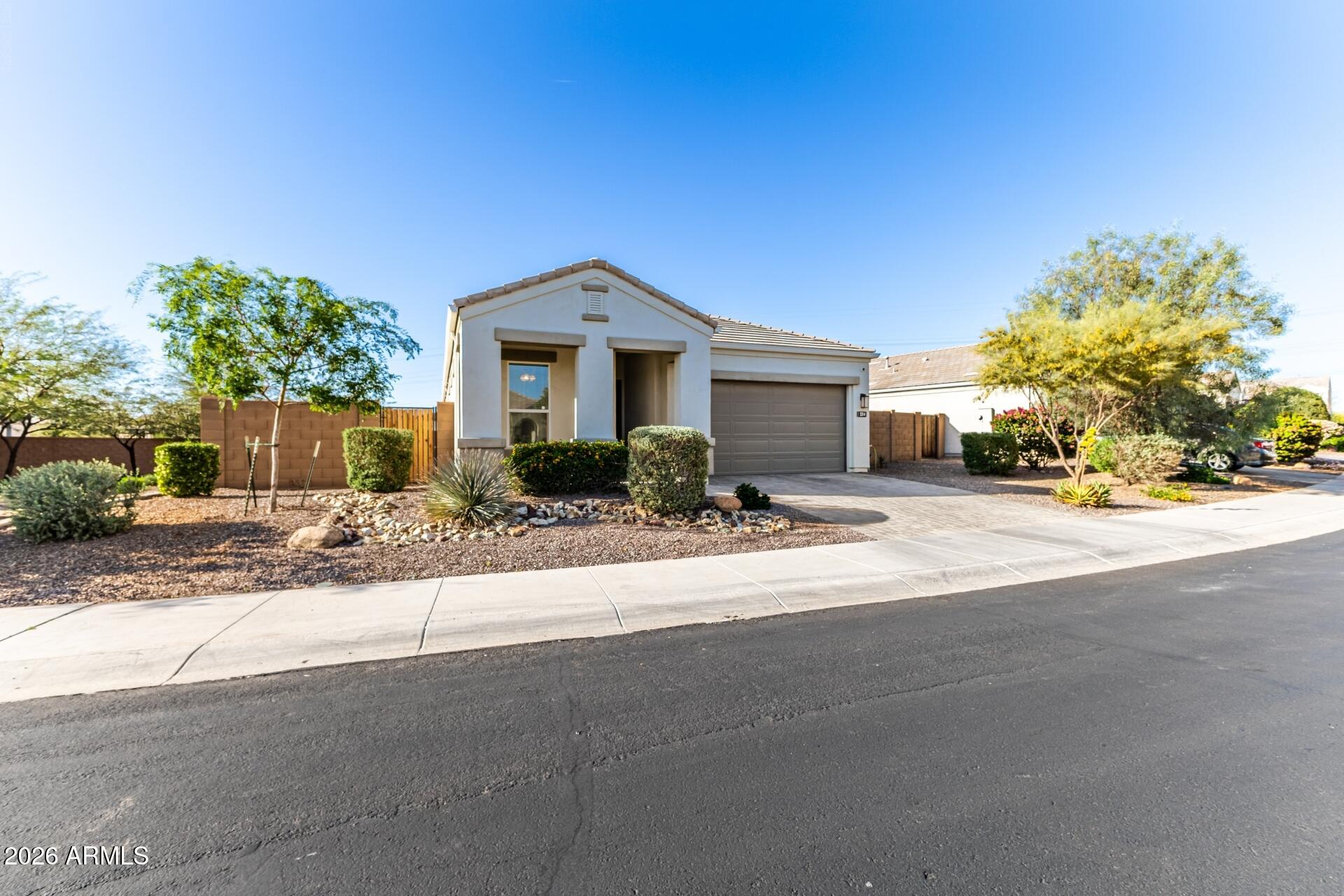 2314 E QUESTA Drive