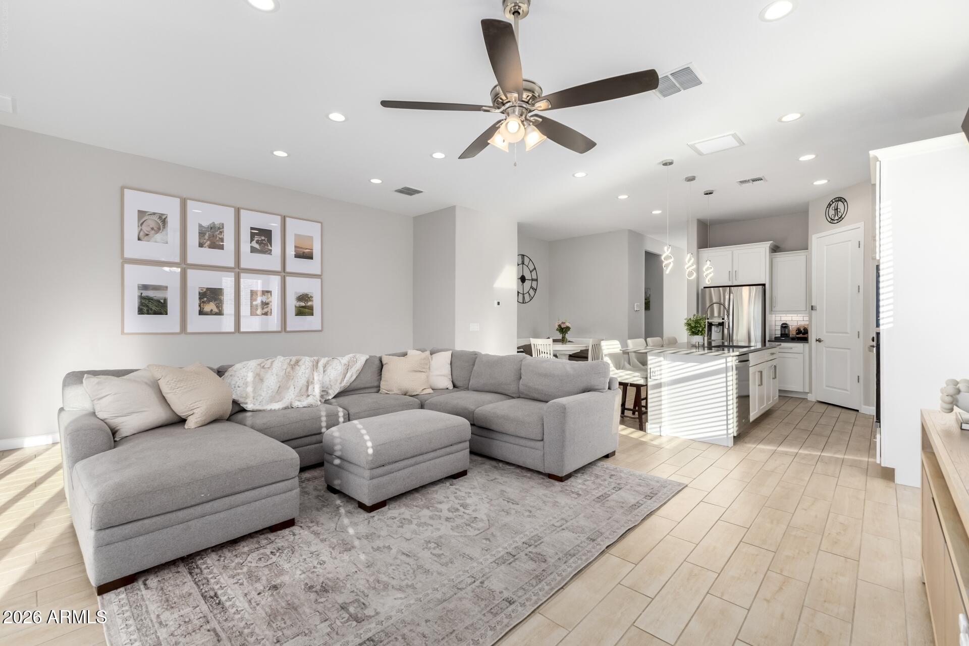 2314 E QUESTA Drive