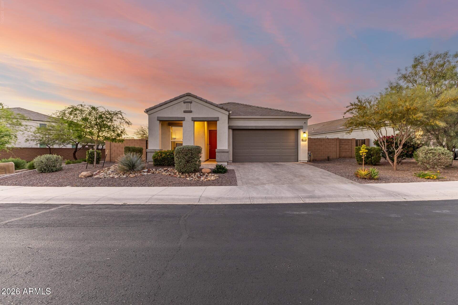 2314 E QUESTA Drive